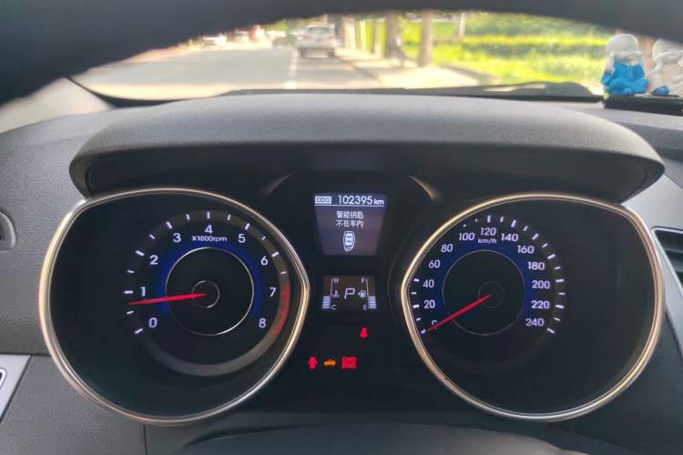 Used Hyundai Elantra (5th Generation / Langdong) 2016 1.6L Automatic Prestige Model Odometer Close Up