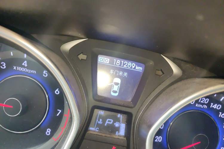 Used Hyundai Elantra (5th Generation / Langdong) 2016 1.6L Automatic Prestige Model Odometer Close Up