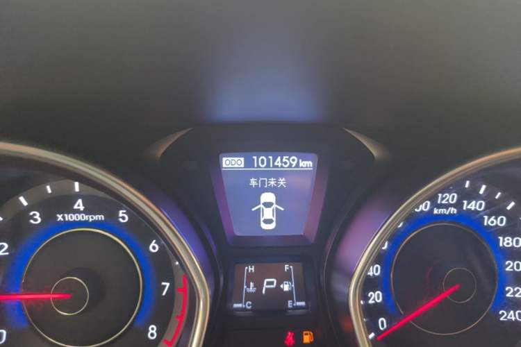 Used Hyundai Elantra (5th Generation / Langdong) 2016 1.6L Automatic Prestige Model Odometer Close Up
