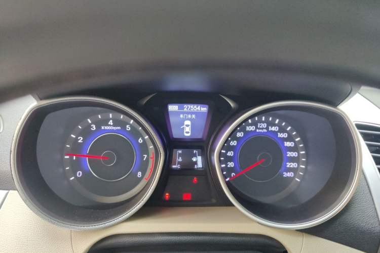 Used Hyundai Elantra (5th Generation / Langdong) 2016 1.6L Manual Luxury Model Odometer Close Up