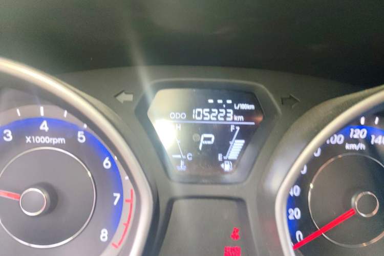 Used Hyundai Elantra (5th Generation / Langdong) 2016 1.6L Automatic Smart Version Odometer Close Up