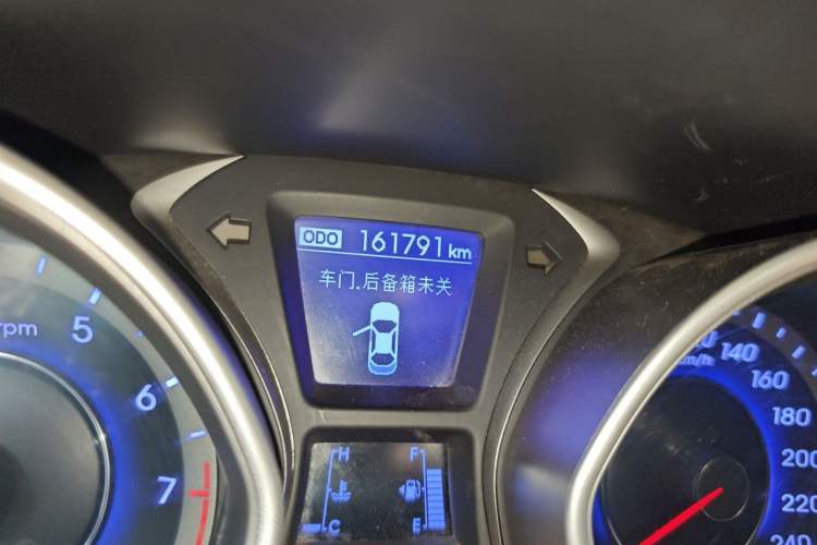Used Hyundai Elantra (5th Generation / Langdong) 2016 1.6L Manual Luxury Model Odometer Close Up