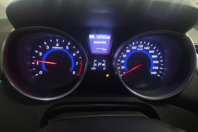 Used Hyundai Elantra (5th Generation / Langdong) 2016 1.6L Automatic Prestige Model Odometer Close Up