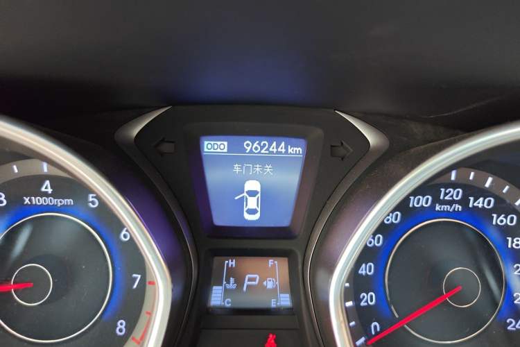 Used Hyundai Elantra (5th Generation / Langdong) 2016 1.6L Automatic Prestige Model Odometer Close Up