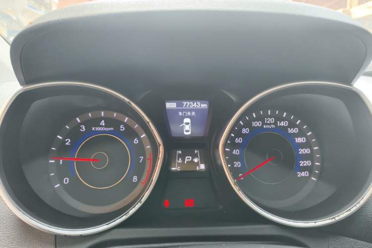 Used Hyundai Elantra (5th Generation / Langdong) 2016 1.6L Automatic Prestige Model Odometer Close Up