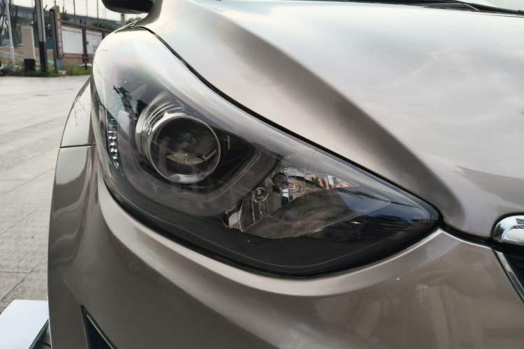 Used Hyundai Elantra (5th Generation / Langdong) 2016 1.6L Automatic Smart Version Right Front Headlight