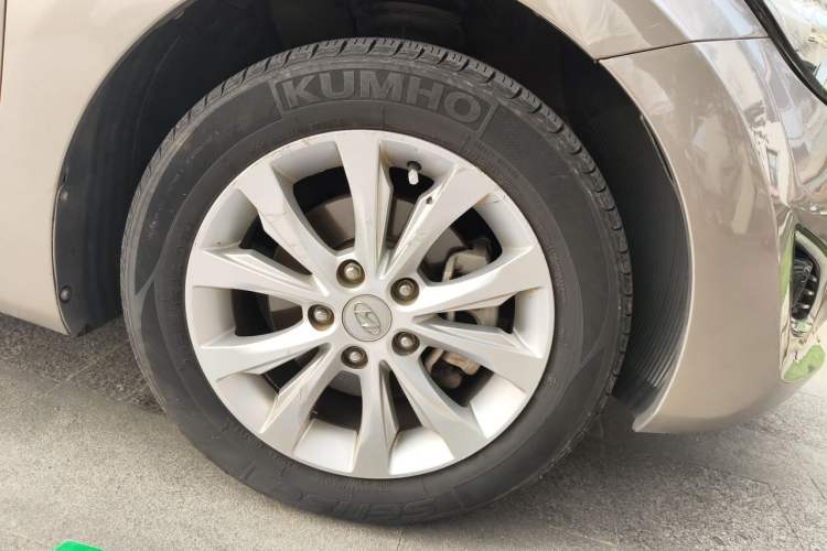 Used Hyundai Elantra (5th Generation / Langdong) 2016 1.6L Automatic Smart Version Right Front Wheel Hub