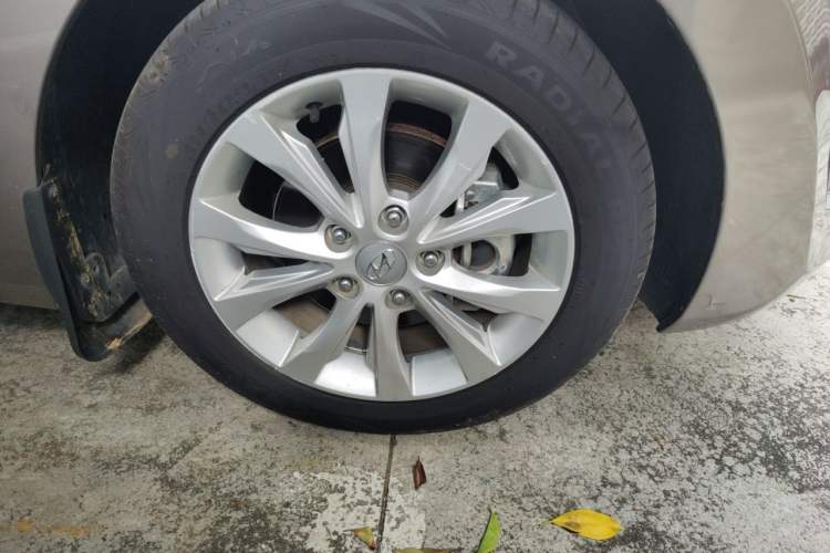 Used Hyundai Elantra (5th Generation / Langdong) 2016 1.6L Manual Luxury Model Right Front Wheel Hub