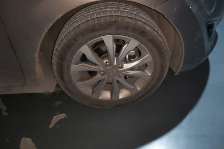 Used Hyundai Elantra (5th Generation / Langdong) 2016 1.6L Manual Luxury Model Right Front Wheel Hub