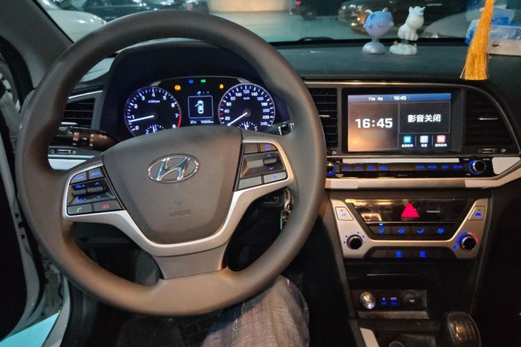 Used Hyundai Elantra (6th Generation / Lingdong) 2016 1.6L Manual ZhiXuan · Dynamic Model Center Console