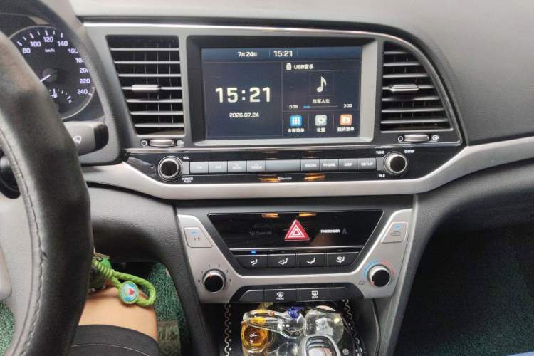 Used Hyundai Elantra (6th Generation / Lingdong) 2016 1.6L Automatic ZhiXuan – Elite Version Audio And AC Panel