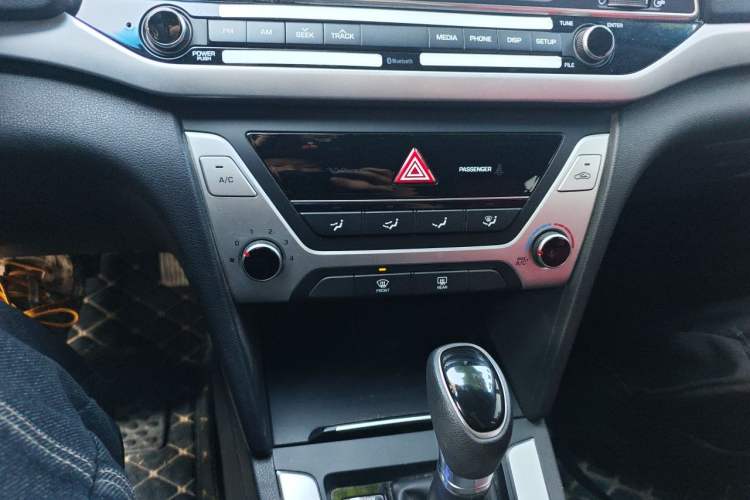 Used Hyundai Elantra (6th Generation / Lingdong) 2016 1.6L Automatic ZhiXuan – Elite Version Audio And AC Panel