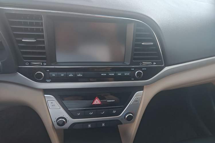 Used Hyundai Elantra (6th Generation / Lingdong) 2016 1.6L Automatic ZhiXuan – Elite Version Audio And AC Panel