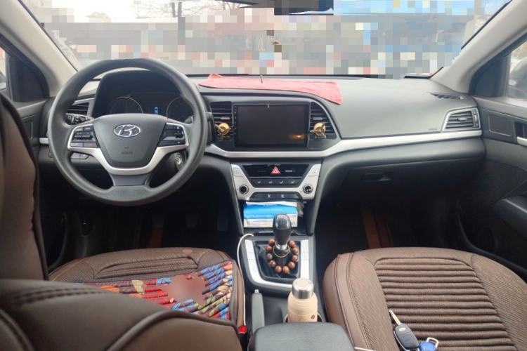 Used Hyundai Elantra (6th Generation / Lingdong) 2016 1.6L Manual ZhiXuan · Dynamic Model Center Console