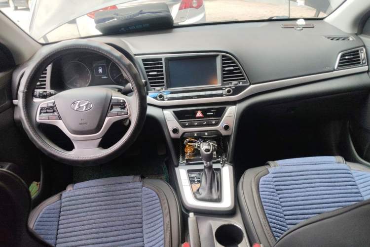 Used Hyundai Elantra (6th Generation / Lingdong) 2016 1.6L Automatic ZhiXuan – Elite Version Center Console