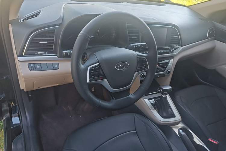 Used Hyundai Elantra (6th Generation / Lingdong) 2016 1.6L Automatic ZhiXuan – Elite Version Center Console