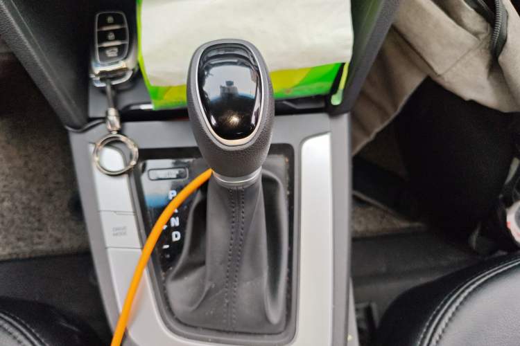 Used Hyundai Elantra (6th Generation / Lingdong) 2016 1.6L Automatic ZhiXuan – Elite Version Gear Lever