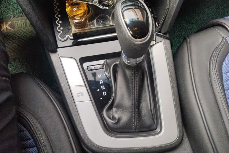 Used Hyundai Elantra (6th Generation / Lingdong) 2016 1.6L Automatic ZhiXuan – Elite Version Gear Lever