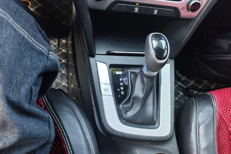 Used Hyundai Elantra (6th Generation / Lingdong) 2016 1.6L Automatic ZhiXuan – Elite Version Gear Lever