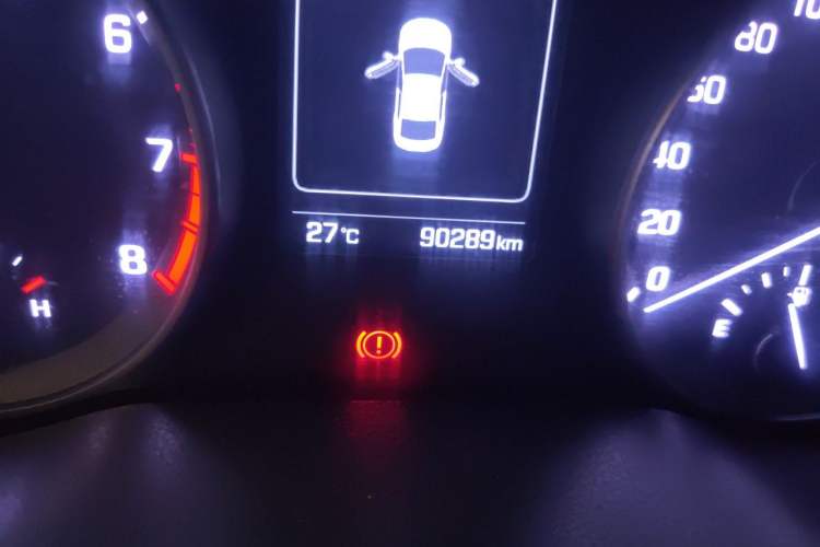 Used Hyundai Elantra (6th Generation / Lingdong) 2016 1.6L Automatic ZhiXuan – Elite Version Odometer Close Up