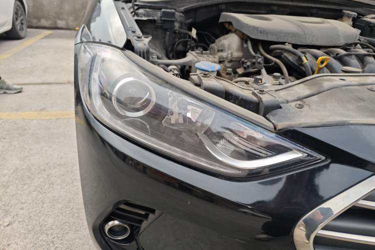 Used Hyundai Elantra (6th Generation / Lingdong) 2016 1.6L Automatic ZhiXuan – Elite Version Right Front Headlight