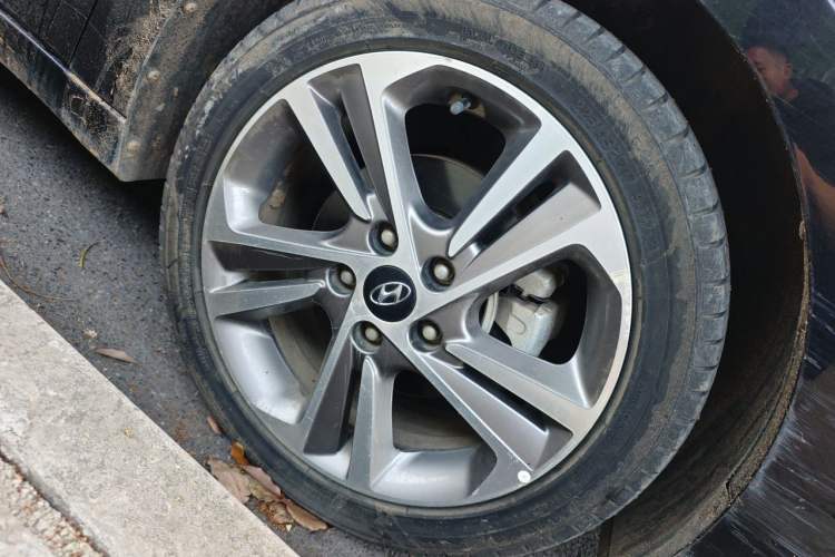 Used Hyundai Elantra (6th Generation / Lingdong) 2016 1.6L Automatic ZhiXuan – Elite Version Right Front Wheel Hub