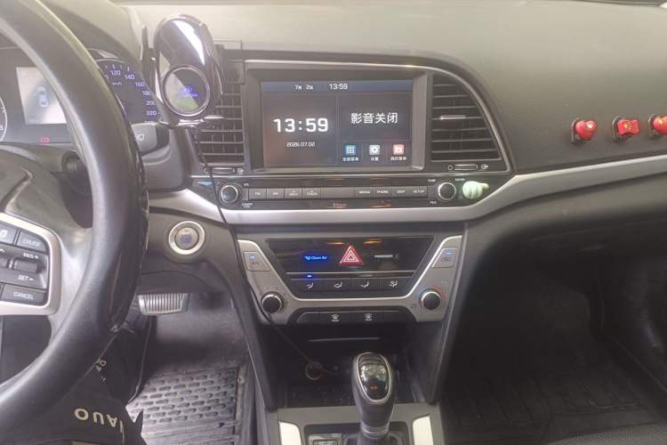 Used Hyundai Elantra (6th Generation / Lingdong) 2016 1.6L Automatic ZhiXuan · Luxury Version Audio And AC Panel