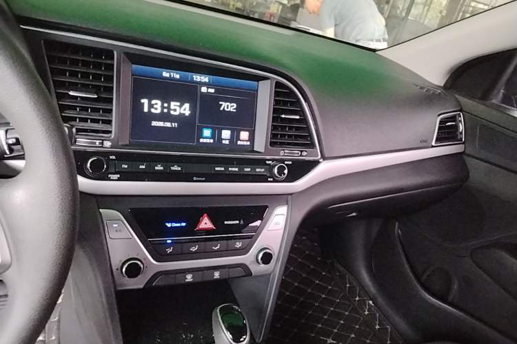 Used Hyundai Elantra (6th Generation / Lingdong) 2016 1.6L Automatic ZhiXuan – Elite Version Audio And AC Panel