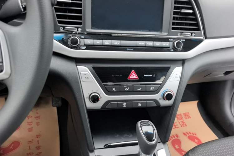 Used Hyundai Elantra (6th Generation / Lingdong) 2016 1.6L Automatic ZhiXuan – Elite Version Audio And AC Panel