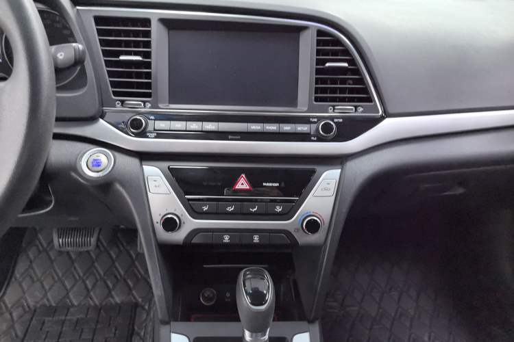Used Hyundai Elantra (6th Generation / Lingdong) 2016 1.6L Automatic ZhiXuan – Elite Version Audio And AC Panel