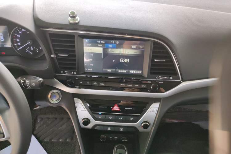 Used Hyundai Elantra (6th Generation / Lingdong) 2016 1.6L Automatic ZhiXuan – Elite Version Audio And AC Panel