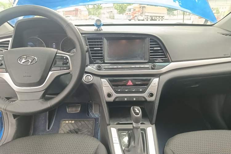 Used Hyundai Elantra (6th Generation / Lingdong) 2016 1.6L Automatic ZhiXuan – Elite Version Audio And AC Panel