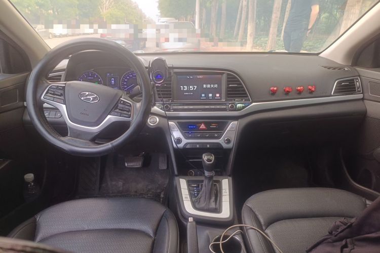 Used Hyundai Elantra (6th Generation / Lingdong) 2016 1.6L Automatic ZhiXuan · Luxury Version Center Console