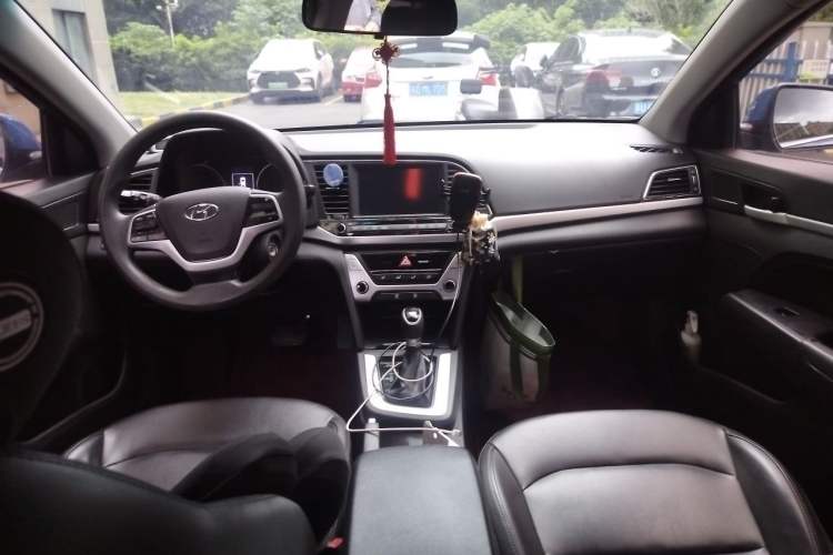 Used Hyundai Elantra (6th Generation / Lingdong) 2016 1.6L Automatic ZhiXuan – Elite Version Center Console