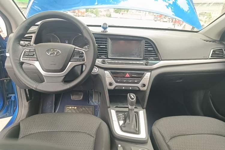 Used Hyundai Elantra (6th Generation / Lingdong) 2016 1.6L Automatic ZhiXuan – Elite Version Center Console