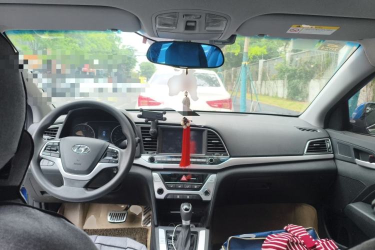 Used Hyundai Elantra (6th Generation / Lingdong) 2016 1.6L Automatic ZhiXuan – Elite Version Center Console