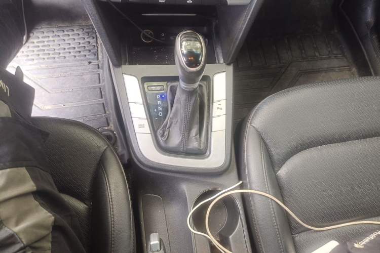 Used Hyundai Elantra (6th Generation / Lingdong) 2016 1.6L Automatic ZhiXuan · Luxury Version Gear Lever
