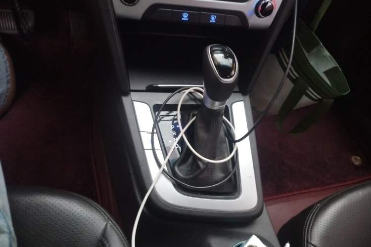 Used Hyundai Elantra (6th Generation / Lingdong) 2016 1.6L Automatic ZhiXuan – Elite Version Gear Lever