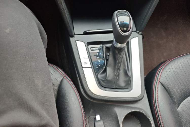 Used Hyundai Elantra (6th Generation / Lingdong) 2016 1.6L Automatic ZhiXuan – Elite Version Gear Lever