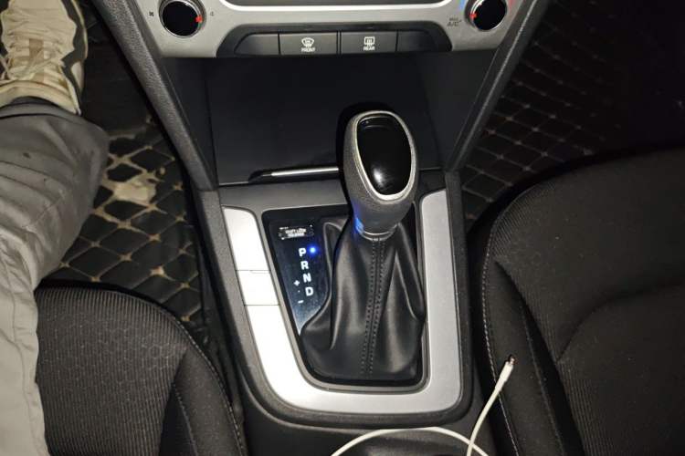 Used Hyundai Elantra (6th Generation / Lingdong) 2016 1.6L Automatic ZhiXuan – Elite Version Gear Lever