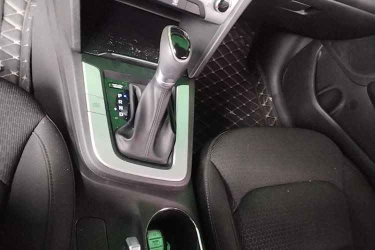 Used Hyundai Elantra (6th Generation / Lingdong) 2016 1.6L Automatic ZhiXuan – Elite Version Gear Lever