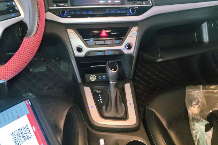 Used Hyundai Elantra (6th Generation / Lingdong) 2016 1.6L Automatic ZhiXuan – Elite Version Gear Lever