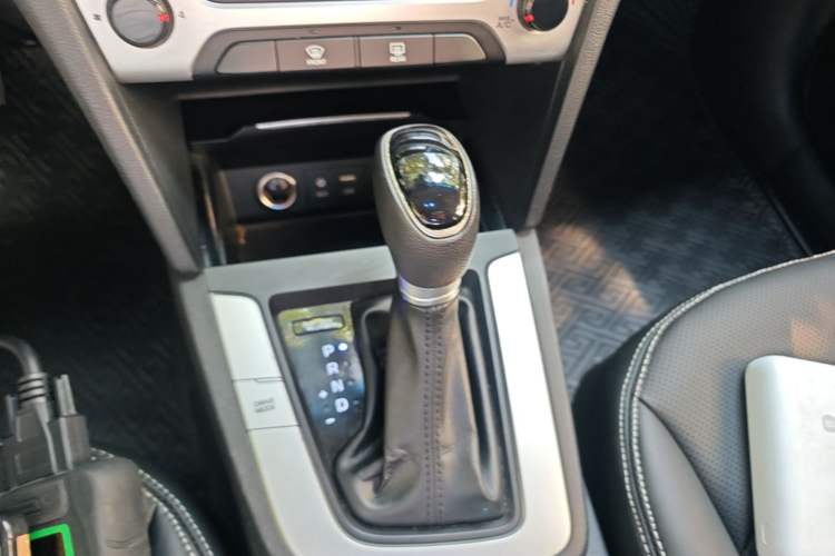 Used Hyundai Elantra (6th Generation / Lingdong) 2016 1.6L Automatic ZhiXuan – Elite Version Gear Lever