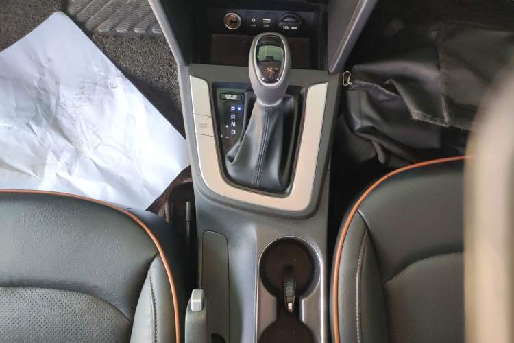 Used Hyundai Elantra (6th Generation / Lingdong) 2016 1.6L Automatic ZhiXuan – Elite Version Gear Lever