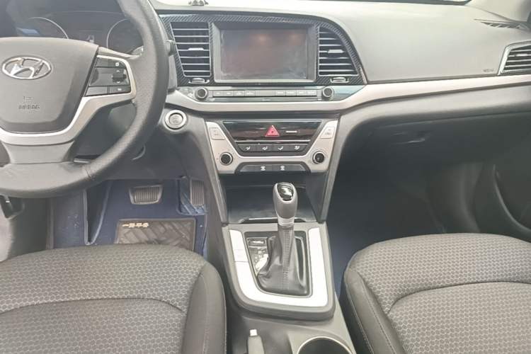 Used Hyundai Elantra (6th Generation / Lingdong) 2016 1.6L Automatic ZhiXuan – Elite Version Gear Lever