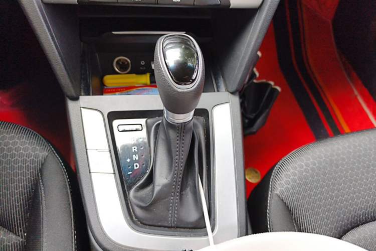 Used Hyundai Elantra (6th Generation / Lingdong) 2016 1.6L Automatic ZhiXuan – Elite Version Gear Lever