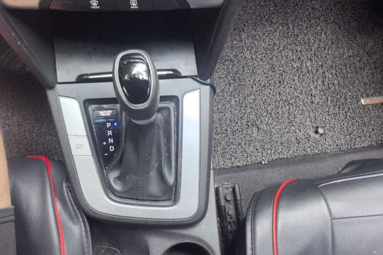 Used Hyundai Elantra (6th Generation / Lingdong) 2016 1.6L Automatic ZhiXuan – Elite Version Gear Lever