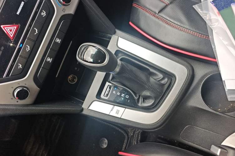 Used Hyundai Elantra (6th Generation / Lingdong) 2016 1.6L Automatic ZhiXuan – Elite Version Gear Lever