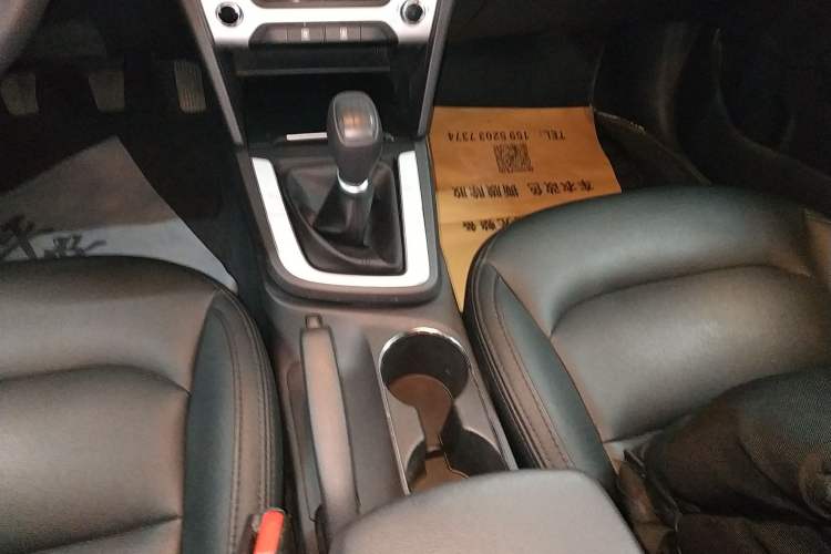 Used Hyundai Elantra (6th Generation / Lingdong) 2016 1.6L Manual ZhiXuan·Youth Edition Gear Lever