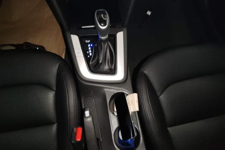 Used Hyundai Elantra (6th Generation / Lingdong) 2016 1.6L Automatic ZhiXuan – Elite Version Gear Lever